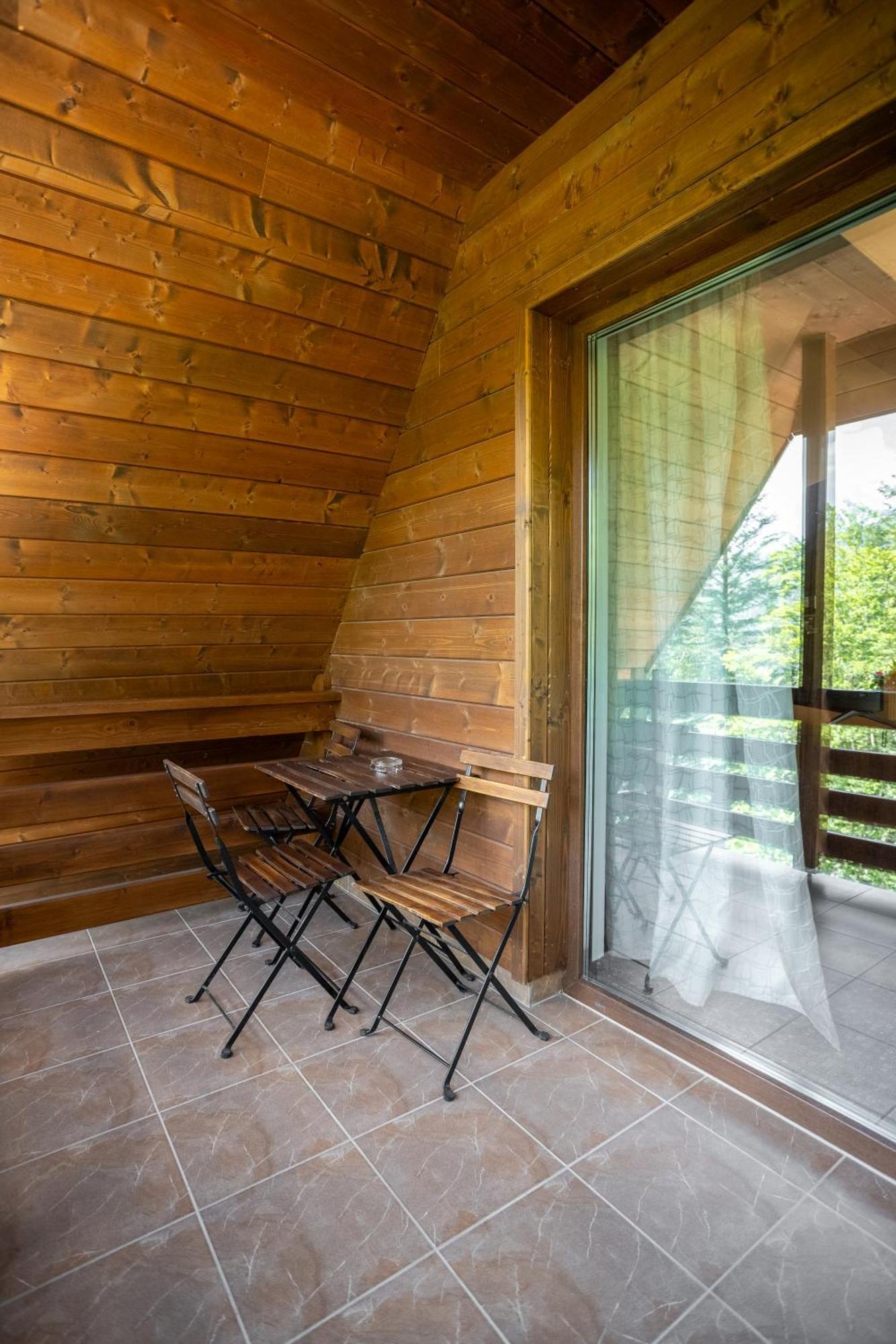 Opus Villa Sinaia Exterior photo A balcony