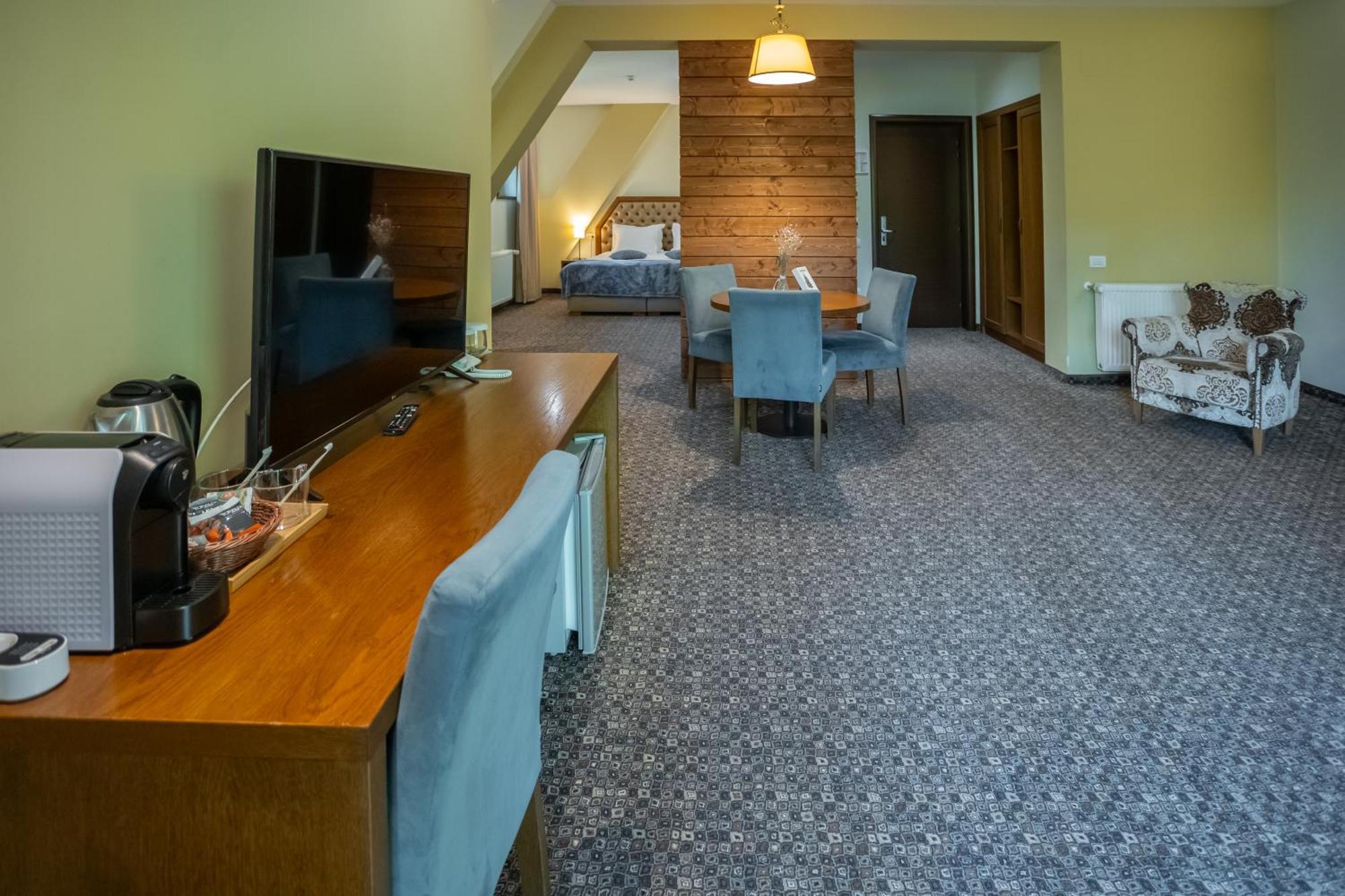 Opus Villa Sinaia Exterior photo Suite room